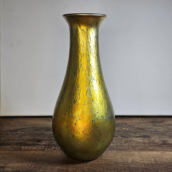 Vintage 1997 Lundberg Studios Gold Iridescent Art Glass Vase 10” - Picture 2 of 7